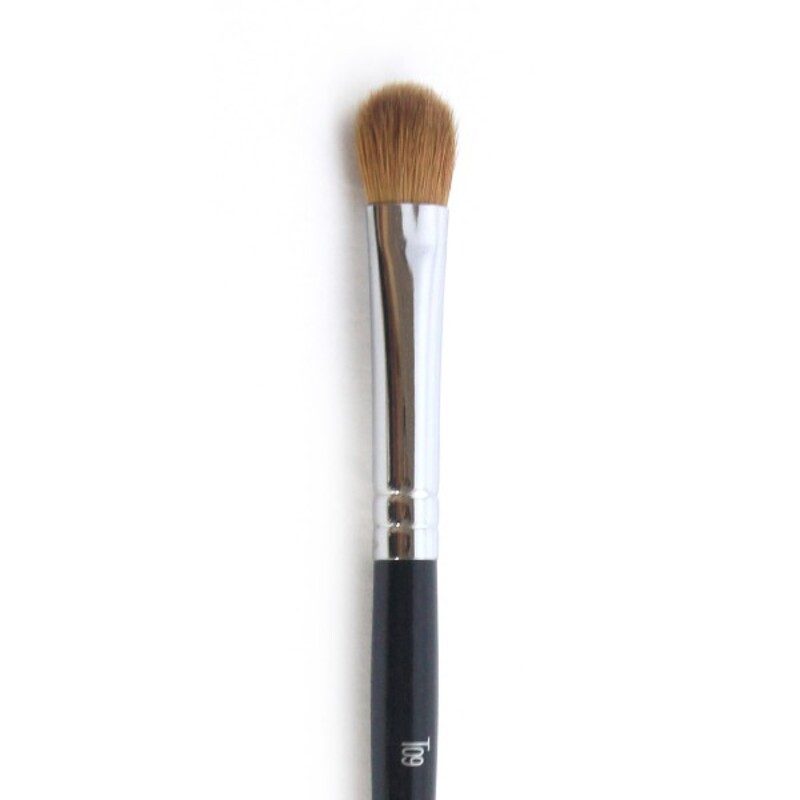 Medium Eyelid Brush-T09